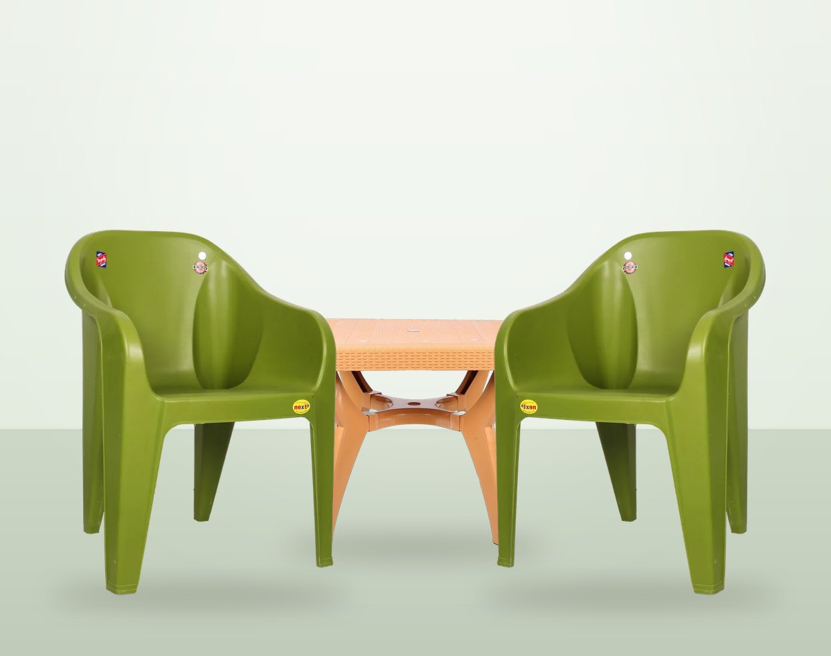 Two NEXT Ultimate lounge chairs with a NEXT Maze table
